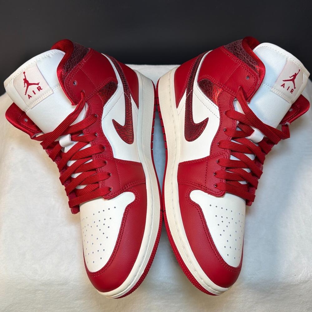 Air Jordan 1 Mid “Valentine’s Day 2025” – HJ9337-106 | 9M/10.5W - Picture 2 of 14